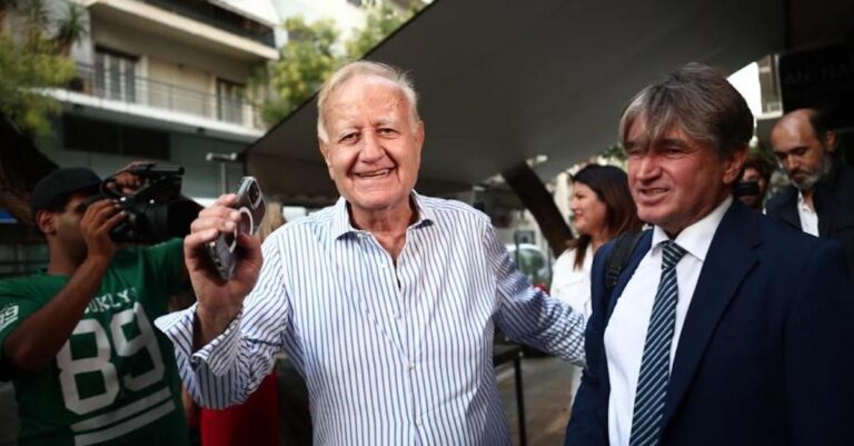 Πατέρας Στέφανου Κασσελάκη: «Θα βγει άνετα ο γιος μου»