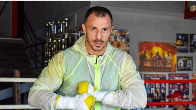 Η κατάρα των Ελλήνων παιχτών ριάλιτι: 3 νεκρoί σε τρoχαίο, 1 από ανακoπή & το τραγικó τέλος του Τάσου Μπερδέση 10 5 13 781x438 1