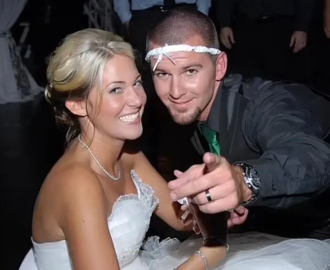 Η κατηγορούμενη για βιασμών διδύμων στον γάμο της