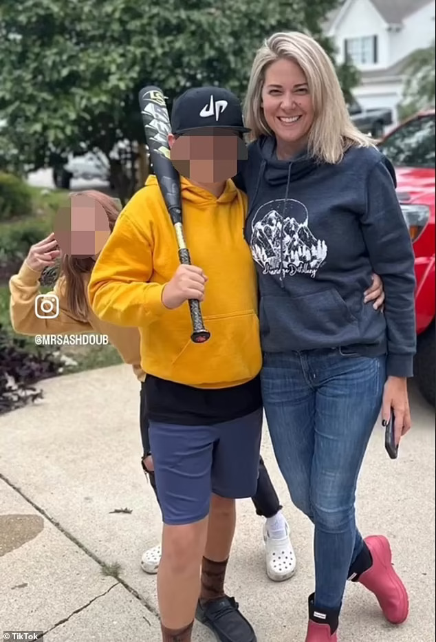 74925955 12465979 the accused rapist also posted a video with her young daughter f a 34 1693499762851