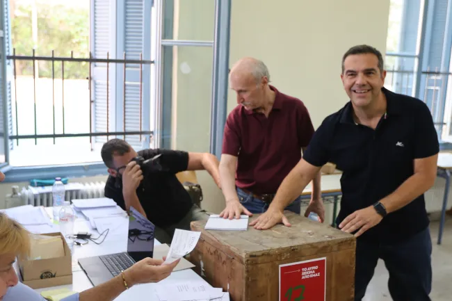 Γύρισε από Καλιφόρνια ανανεωμένος ο Τσίπρας και ψήφισε - Η αινιγματική απάντηση για τον ποιον «επέλεξε» για διάδοχό του 1 Αλέξης Τσίπρας στις εκλογές ΣΥΡΙΖΑ