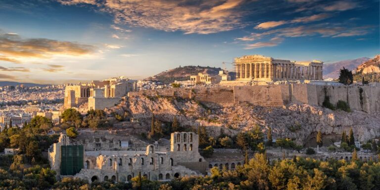 «Σφαίρα» ο τουρισμός: Έσπασαν τα κοντέρ οι αφίξεις από το εξωτερικό -Ολοταχώς για νέο ρεκόρ