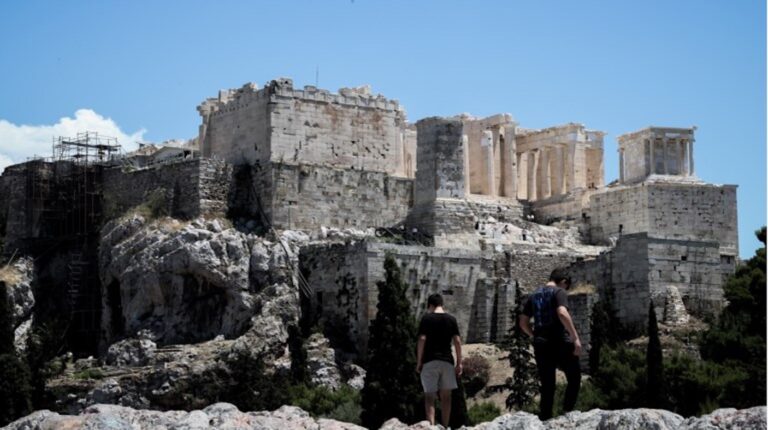 Ύμνοι των New York Times για την Ελλάδα: «Ανθεί έπειτα από μία δεκαετία»