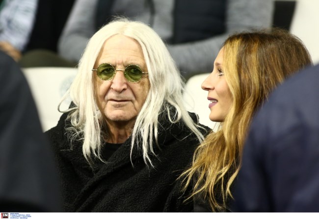 Τρελαiνει τις γυναίκες: O Καρβέλας φόρεσε παρδαλó παντελόνι και σανδάλι και δίδαξε στυλ 3 bb61cda55fbe4479bc6f5d6e05469bef