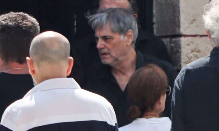 Σκιά του εαυτού του ο Οδυσσέας Σταμούλης: Κατέρρευσε στο μνημόσυνο του 11χρονου γιου του – Τραγική φιγούρα η μητέρα