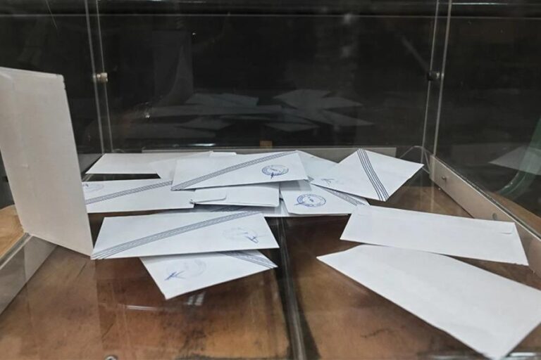 Δημοσκόπηση MRB: Ισχυρό προβάδισμα της ΝΔ – Δεν πείθει ο Κασσελάκης