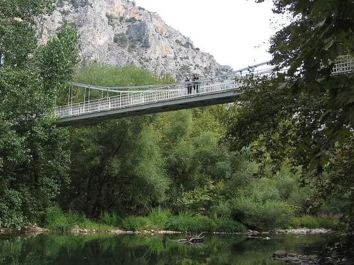 Ο Πηνειός «κατάπιε» το ιστορικό προσκύνημα της Αγίας Παρασκευής στα Τέμπη 2 gefira prin