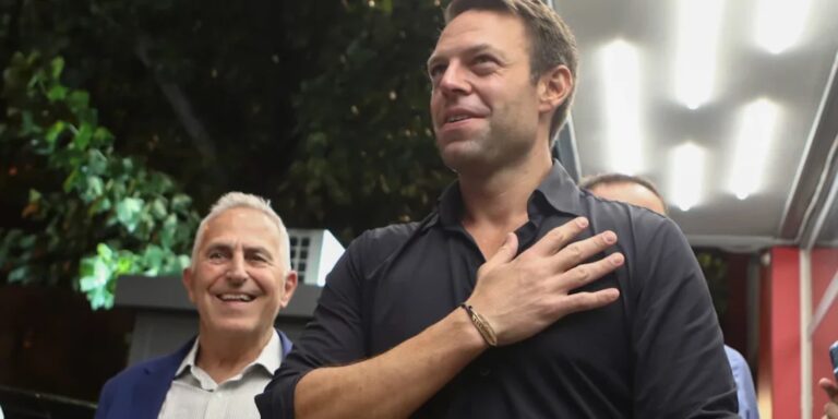 Βóμβα: Γιατί ο Κασσελάκης δεν πήγε Στρατό. Η αλήθεια για τη θητεία του, τι δήλωσε στη στρατολογία