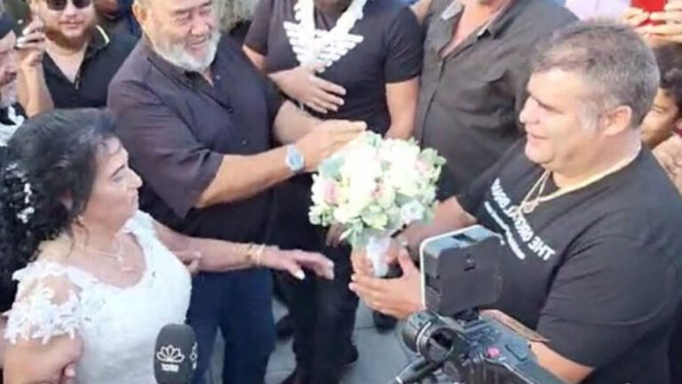 Η αγάπη χρόνια δεν κοιτά: Παντρεύτηκαν η 82χρονη Παρασκιώ και ο 41χρονος Κωστής