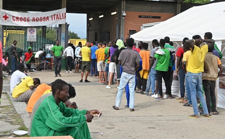 Ιταλία: Απελαύνονται τα ασυνόδευτα «ανήλικα» – Σωματομετρικός και ανθρωπολογικός έλεγχος για τη διαπίστωση της πραγματικής ηλικίας