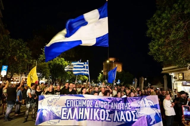 Με σταυρούς και σημαίες οι «αρνητές» των νέων ταυτοτήτων στην Θεσσαλονίκη 6 img 0847