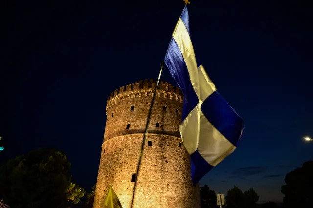 Με σταυρούς και σημαίες οι «αρνητές» των νέων ταυτοτήτων στην Θεσσαλονίκη 8 img 0848