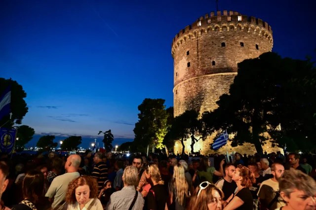 Με σταυρούς και σημαίες οι «αρνητές» των νέων ταυτοτήτων στην Θεσσαλονίκη 3 img 0850