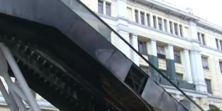 Πειραιάς: Φωτιά τα ξημερώματα στις κυλιόμενες σκάλες στο μετρό