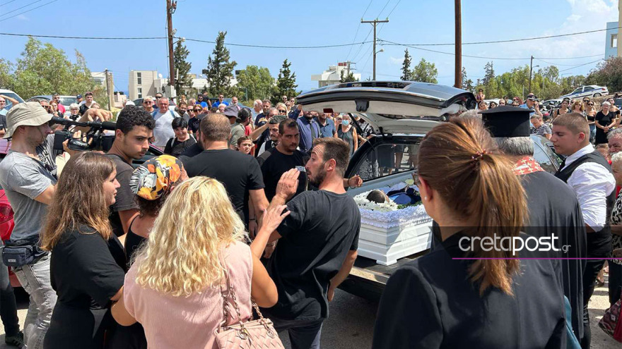 Δάρκυσε και η Παναγία στην κηδεία του Αντώνη - «Δεν θα ξεχάσουμε ποτέ το δικό του χαμόγελο, την καλοσύνη και την αγάπη που είχε για τον κόσμο» 4 KHDEIA-ANTONHS-BLUE-HORIZON2-1