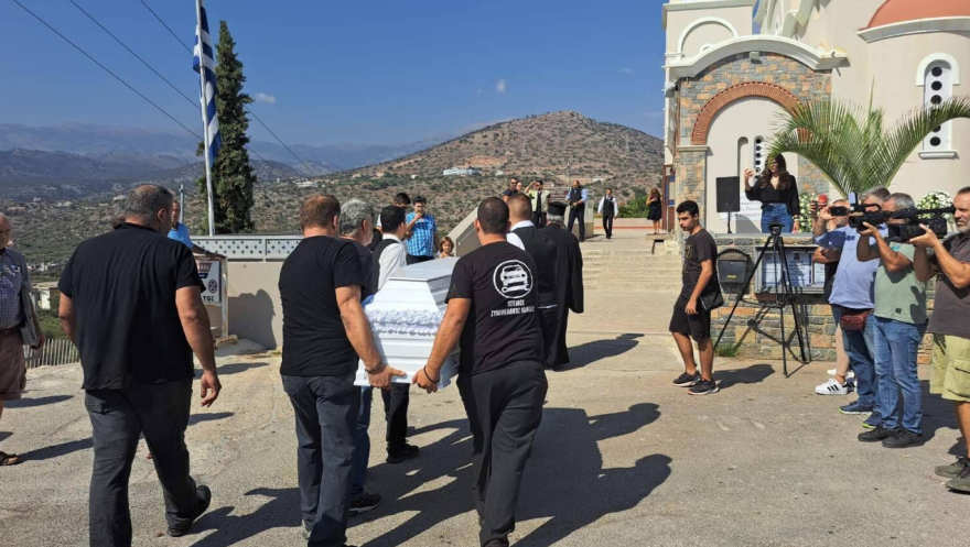 Δάρκυσε και η Παναγία στην κηδεία του Αντώνη - «Δεν θα ξεχάσουμε ποτέ το δικό του χαμόγελο, την καλοσύνη και την αγάπη που είχε για τον κόσμο» 14 kideia__1_