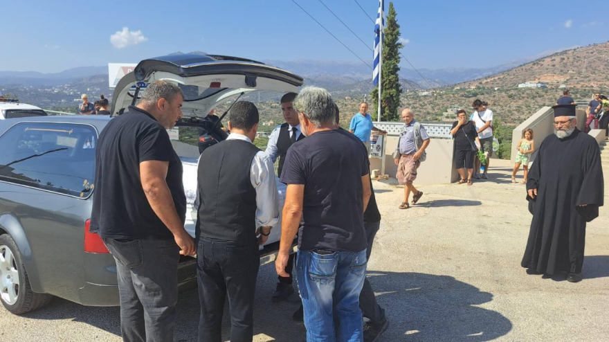 Δάρκυσε και η Παναγία στην κηδεία του Αντώνη - «Δεν θα ξεχάσουμε ποτέ το δικό του χαμόγελο, την καλοσύνη και την αγάπη που είχε για τον κόσμο» 16 kideia__4_