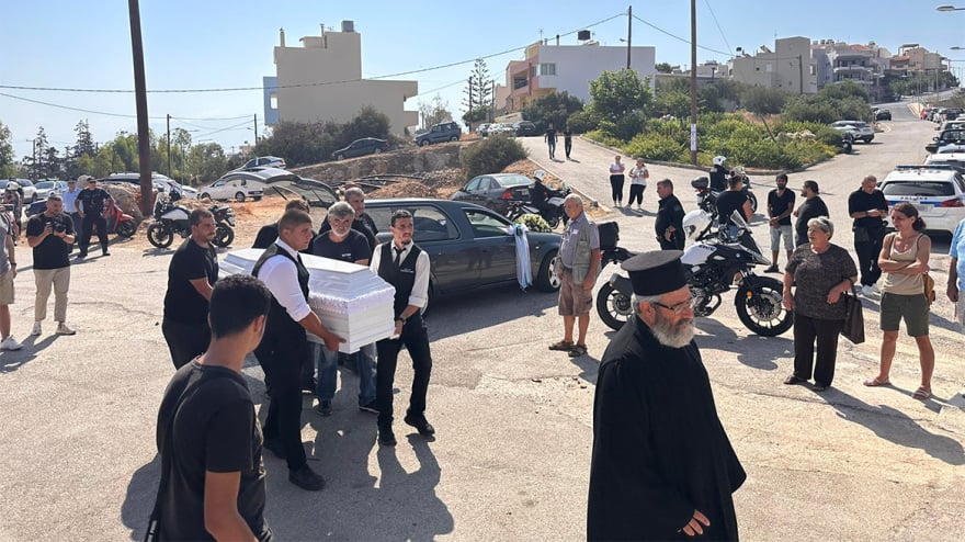 Δάρκυσε και η Παναγία στην κηδεία του Αντώνη - «Δεν θα ξεχάσουμε ποτέ το δικό του χαμόγελο, την καλοσύνη και την αγάπη που είχε για τον κόσμο» 9 kideia_antwni__6_