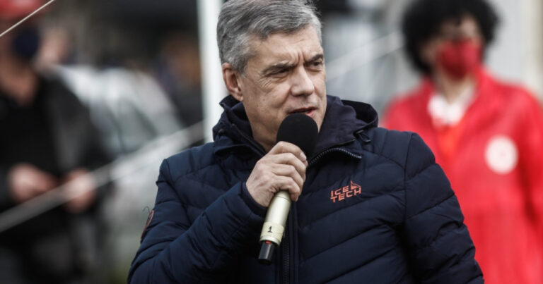 Επίθεση στον Κώστα Αγοραστό από εξαγριωμένους πολίτες στον Παλαμά Καρδίτσας