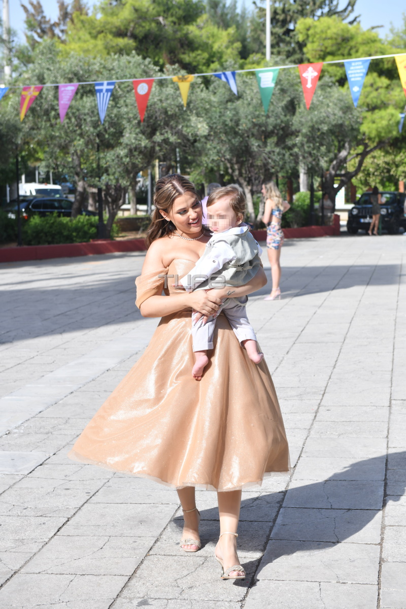 Λάουρα Νάργες-Χρήστος Σαντικάι: Οι πρώτες εικόνες από τη βάπτιση του γιου τους 7 laoura5