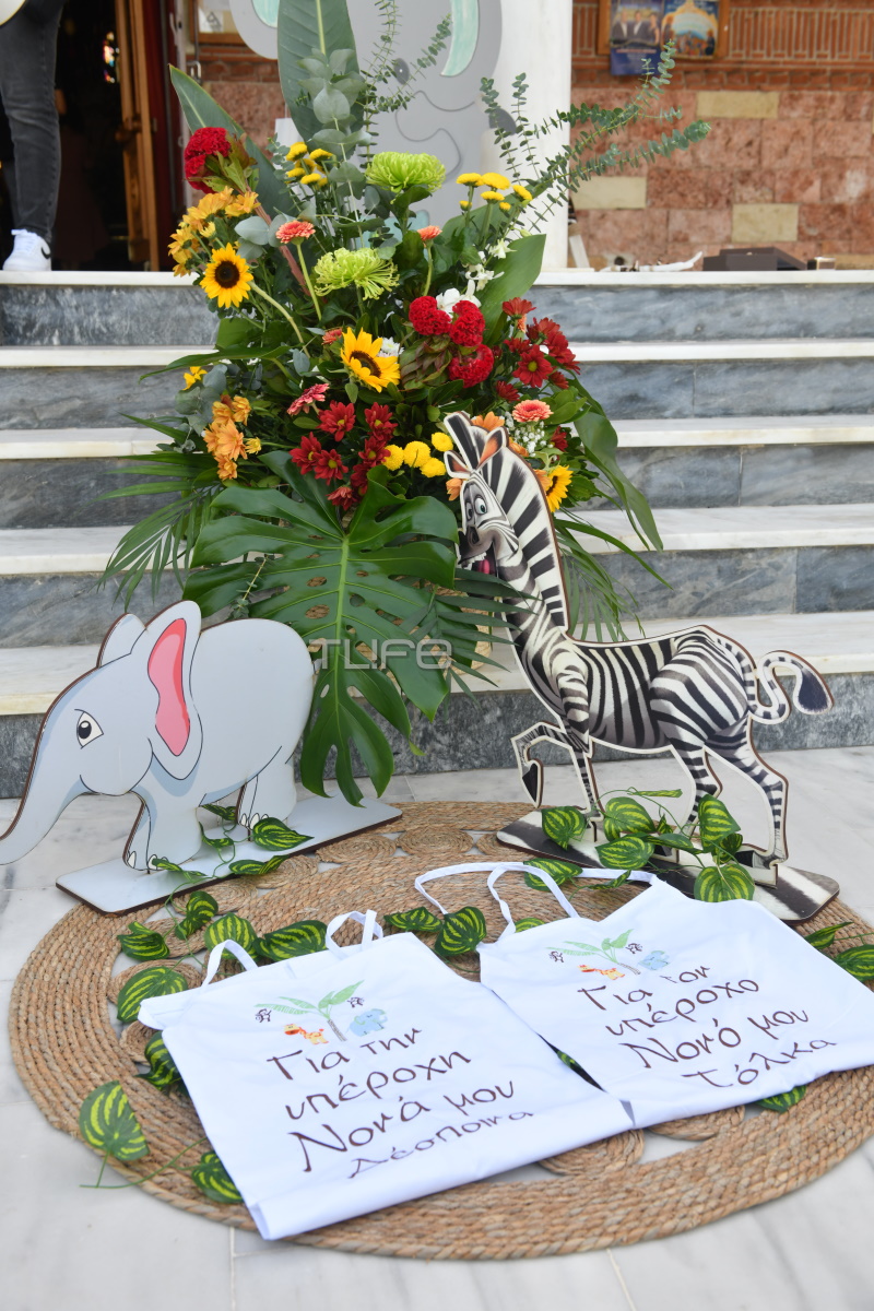 Λάουρα Νάργες-Χρήστος Σαντικάι: Οι πρώτες εικόνες από τη βάπτιση του γιου τους 8 laoura6