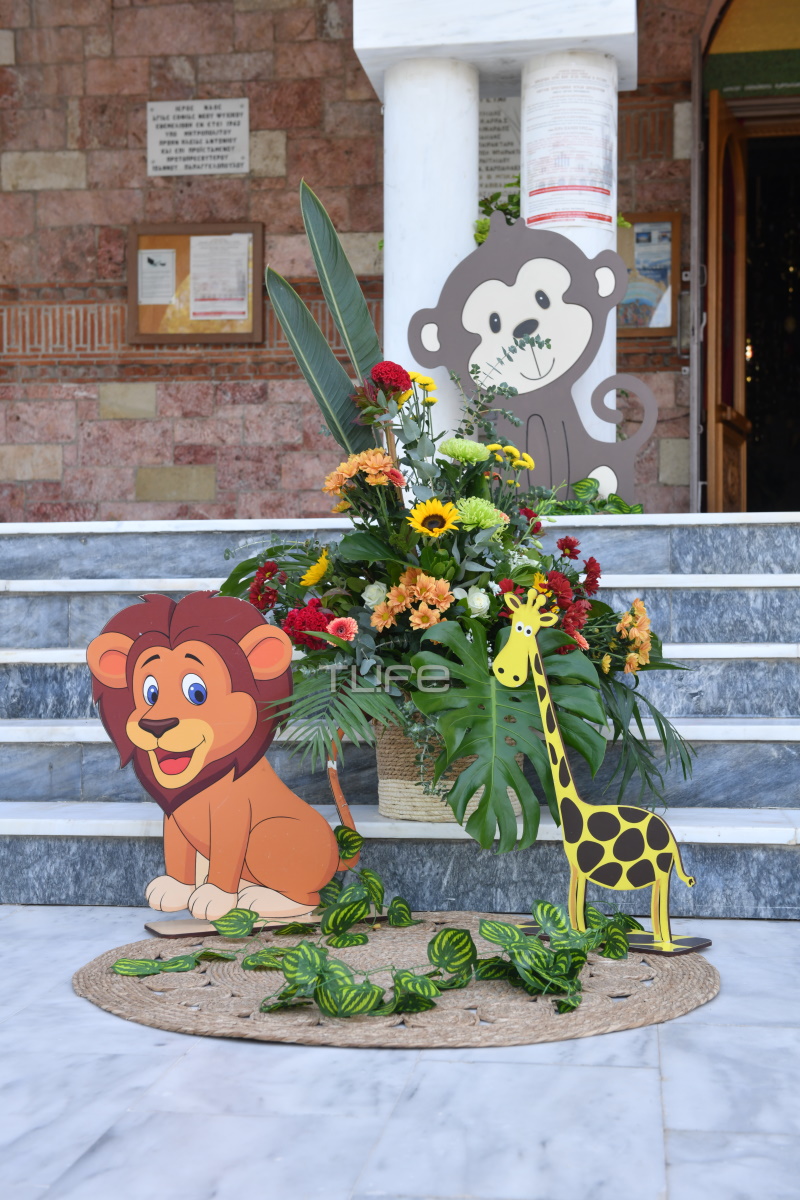 Λάουρα Νάργες-Χρήστος Σαντικάι: Οι πρώτες εικόνες από τη βάπτιση του γιου τους 9 laoura7