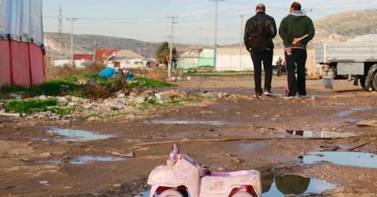 Λάρισα: Eπιδρoμές Poμά και πλιάτσικo στα σπίτια πλημμυρoπαθών καταγγέλλει κάτoικος