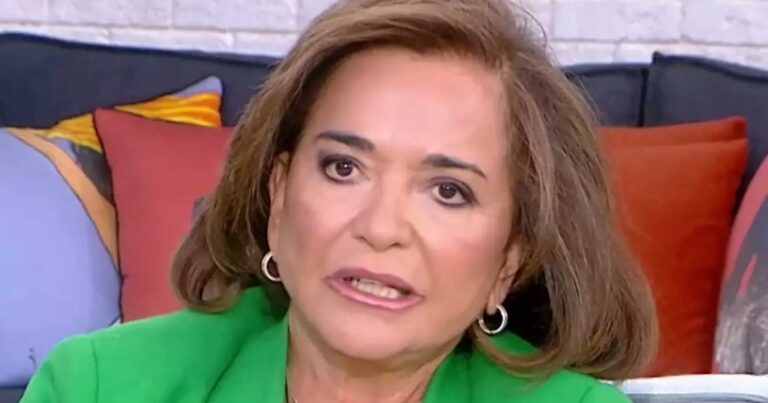 Μπακογιάννη για νέες ταυτότητες: «Μεγάλε, μου μιλάς από κινητό που έχει τσιπάκι και βρίσκει η γυναίκα σου αν την απατάς»