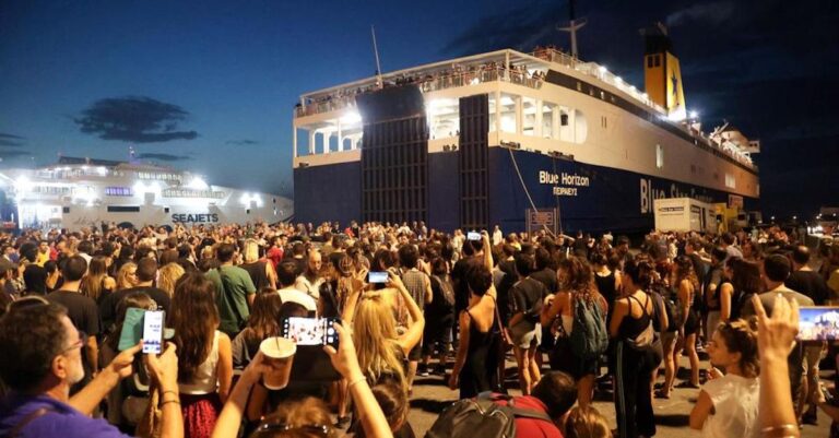 «Να μη συνηθίσουμε τη φρίκη»: Συγκέντρωση διαμαρτυρίας στο λιμάνι του Πειραιά