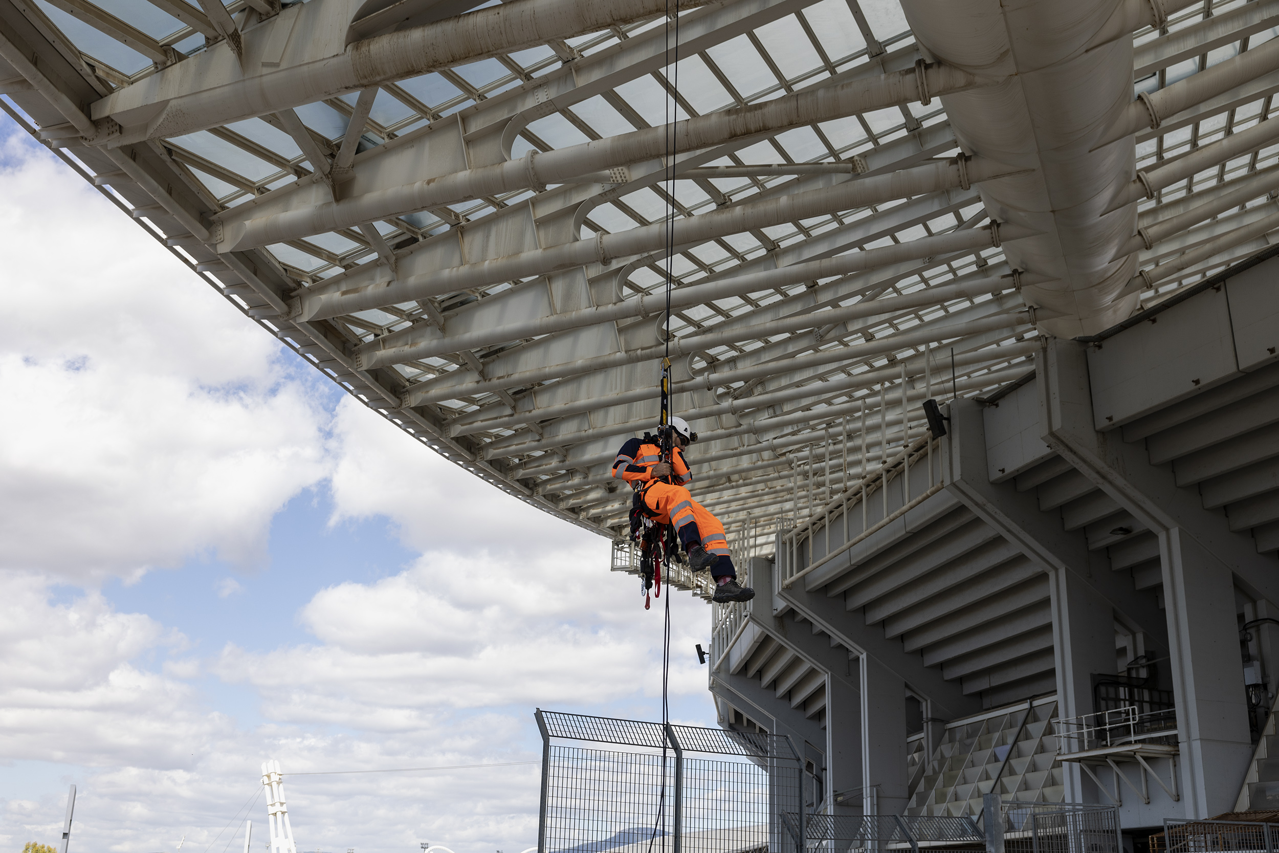 Έκλεισε το ΟΑΚΑ λόγω προβλήματος στατικότητας: Κόστισε 130 εκατ. ευρώ και δεν το συντήρησαν ποτέ 3 ΟΑΚΑ: Ξεκίνησαν κατασκευαστικές εργασίες για το στέγαστρο «Καλατράβα» και τον περιβάλλοντα χώρο