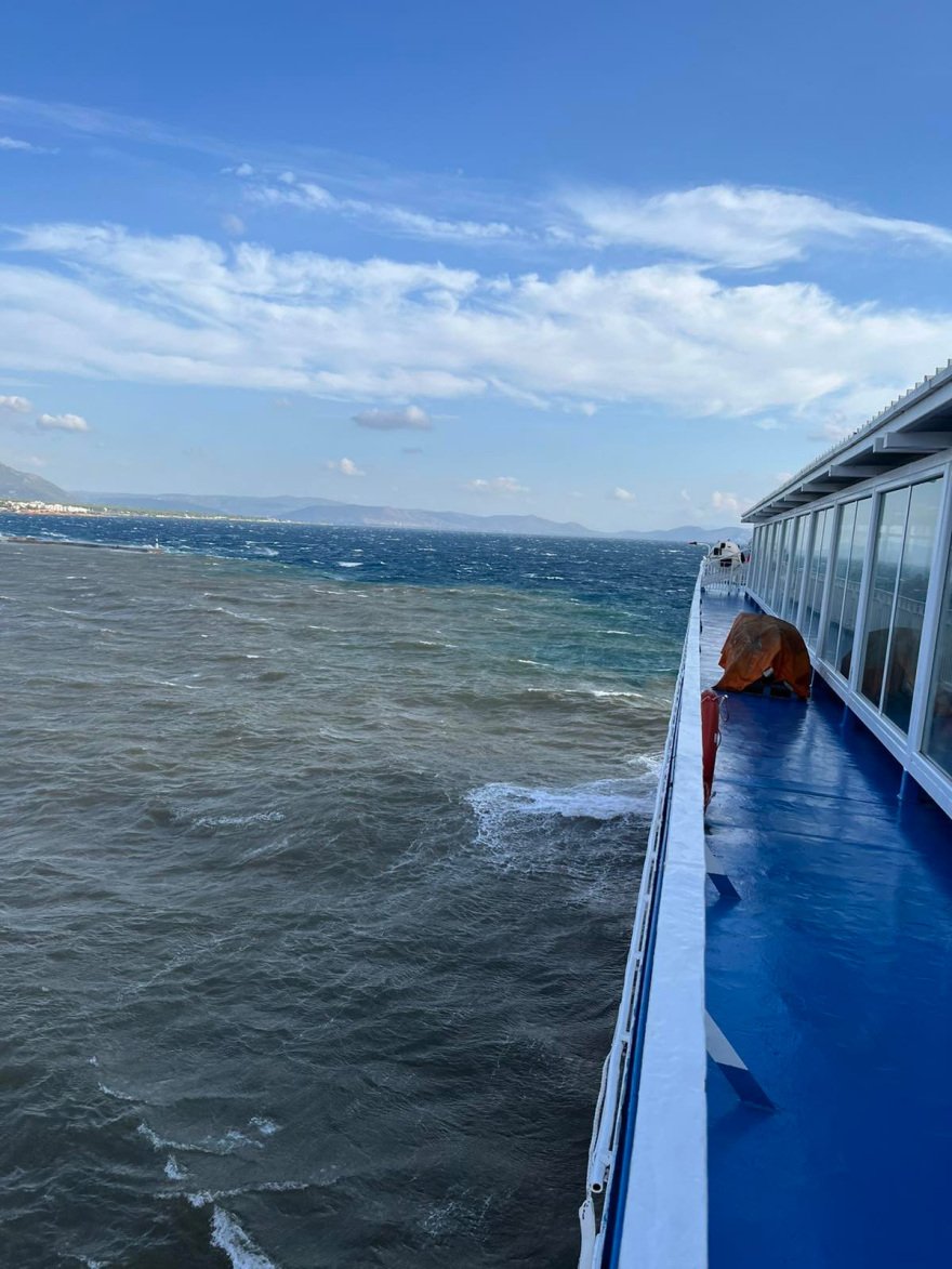 Ραφήνα: Εγκλωβισμένοι από το πρωί οι 850 επιβάτες του Fast Ferries Andros, άγνωστο πότε θα δοθεί λύση 5 rafina_ploia___3_