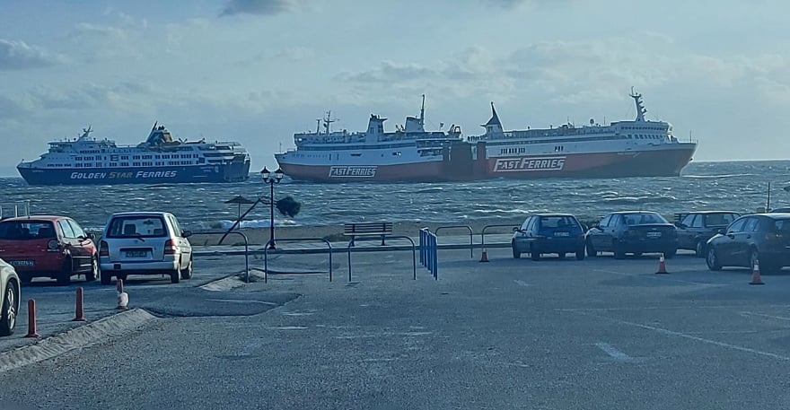 Ραφήνα: Εγκλωβισμένοι από το πρωί οι 850 επιβάτες του Fast Ferries Andros, άγνωστο πότε θα δοθεί λύση 3 rafina_ploia_mk