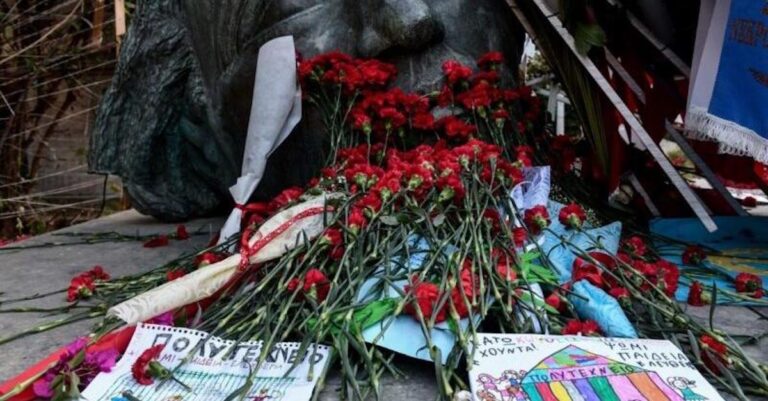 Σχολεία: «Κόβεται» φέτος ο εορτασμός του Πολυτεχνείου σε δημοτικά και νηπιαγωγεία – Αντιδρά η ΔΟΕ