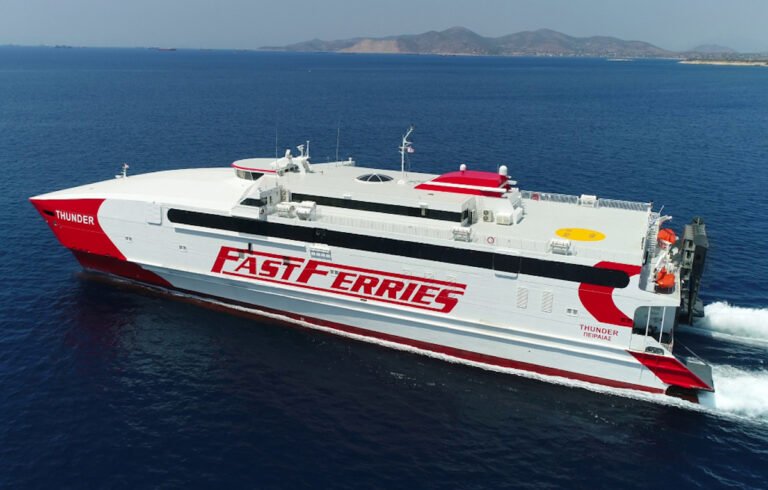 Πλοίο επέστρεψε στο λιμάνι της Πάρου γιατί ο επιβάτης ξέχασε το παιδί του στην προβλήτα