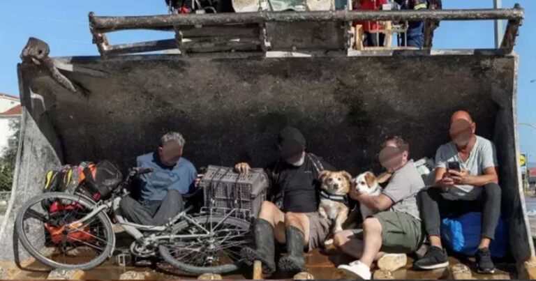 Θεσσαλία: Φορτώνουν τον κόσμο σε μπουλντόζες για να απομακρυνθεί από την κόλαση