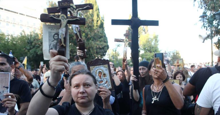 Σύνταγμα: Συγκέντρωση διαμαρτυρίας για τις νέες ταυτότητες – 32 προσαγωγές από την Αστυνομία