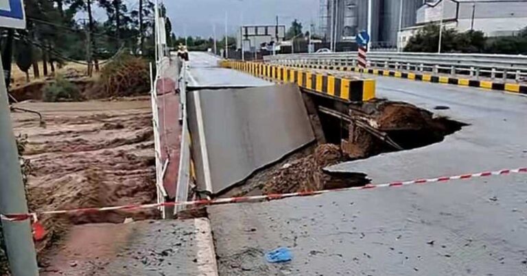 Μαγνησία: Κατέρρευσε γέφυρα στον Αλμυρό κατασκευασμένη μόλις πριν από 3 χρόνια