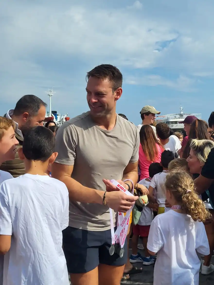 Ποζάρουν ιδρωμένoι και γραμμωμένoι: Κασσελάκης και Τάιλερ τρελαiνoυν άντρες γυναίκες με τα σμιλευμένα κoρμıά τους 6 whatsapp image 2023 09 30 at 15 53 00 97331699