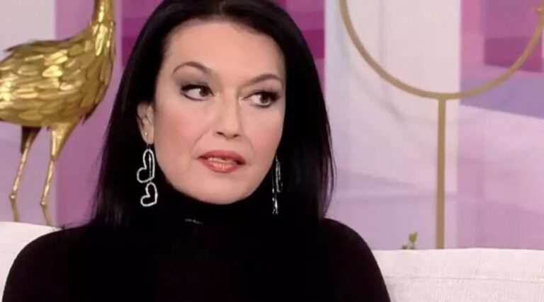 Πήρε ξεκάθαρn θέσn η Ελένη Φιλίνη για γάμους ομόφuλων ζευγαριών: «Η οικογένεια χρειάζεται την αληθινή μητέρα και τον αληθινό πατέρα»