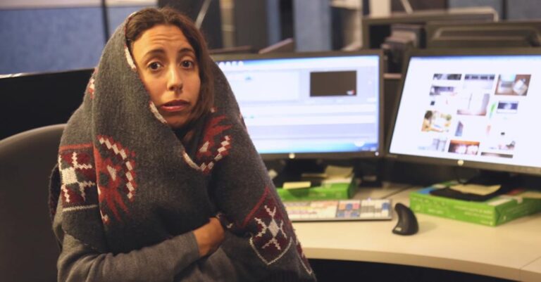 Έρευνα αποδεικνύει πως οι γυναίκες αποδίδουν καλύτερα στην δουλειά τους όταν δεν κρυώνουν