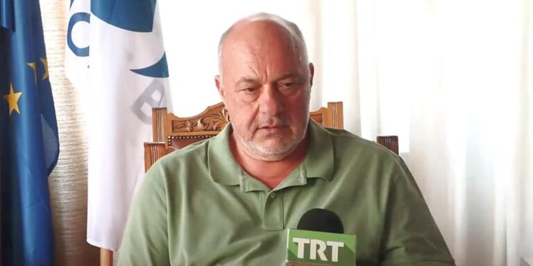 Με 4 λέξεις αποθέωσε τις γυναίκες: Ο Μπέος στην πρώτη συνέντευξη τύπου μετά την επανεκλογή του