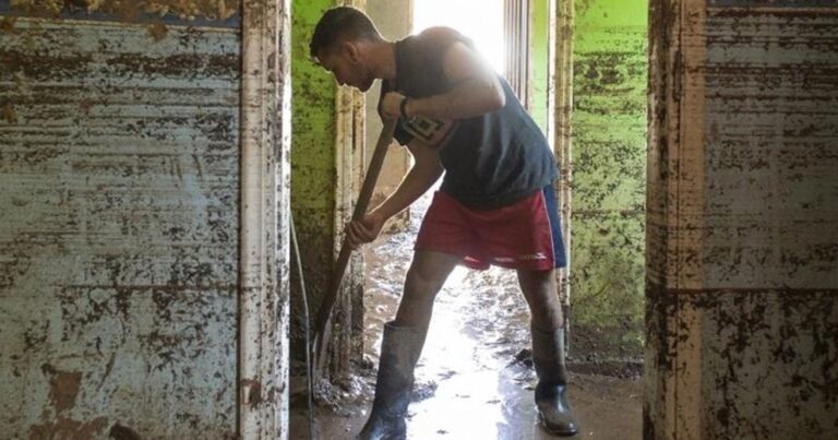 Καλό είναι εκεί στα σχολεία, μέσα στις τάξεις αντί να μετράμε μόνο βαθμούς, να μετράμε και αναστήματα