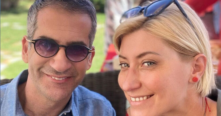 Ο Κώστας Μπακογιάννης μιλά για τη γνωριμία του με τη Σία Κοσιώνη: «Έτρεμα σαν το ψάρι όταν πήρε τηλέφωνο»