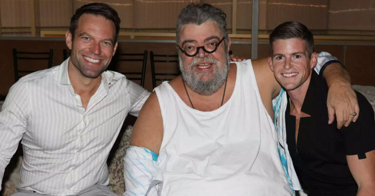 Ο Στέφανος Κασσελάκης μαζί με τον Τάιλερ στο Ηρώδειο – Παρακολούθησαν συναυλία του Σταμάτη Κραουνάκη