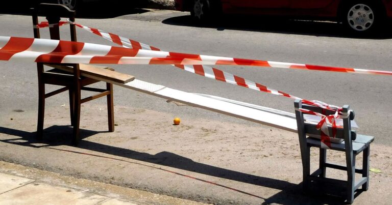 Τέρμα τα καφάσια και οι καρέκλες για ιδιωτικό parking: Το «τσουχτερό» πρόστιμο