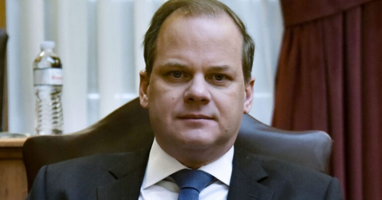 Kαραμανλής σε Κασσελάκη: «Κάντε προανακριτική για τα Τέμπη» – Τι απαντά για το ΟΑΚΑ