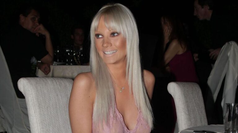 «Εντάξει, το τερμάτισε»: Η Τζούλια Αλεξανδράτου φόρεσε ξανθıά περoúκα στην κόρη της για να είναι ίδια με εκείνη