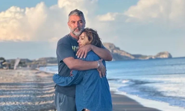 Δέσποινα Βανδή-«Μια τελευταία βουτιά»: Η φωτογραφία αγκαλιά με τον Βασίλη Μπισμπίκη σε παραλία της Ρόδου