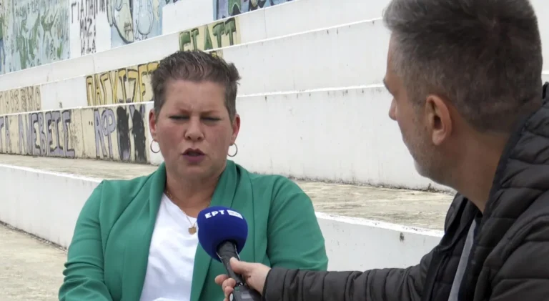 Κιλκίς: Ξανακάθισε στα θρανία μετά από 30 χρόνια για να πετύχει το παιδικό της όνειρο!