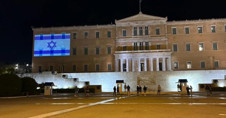 Η Βουλή φωταγωγήθηκε με τη σημαία του Ισραήλ, σε ένδειξη συμπαράστασης